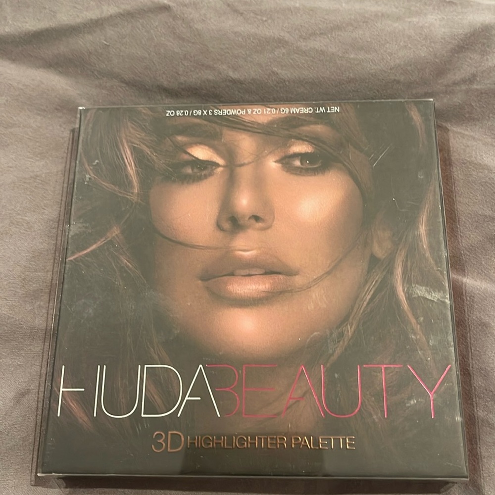 Huda beauty 3D highlight palette